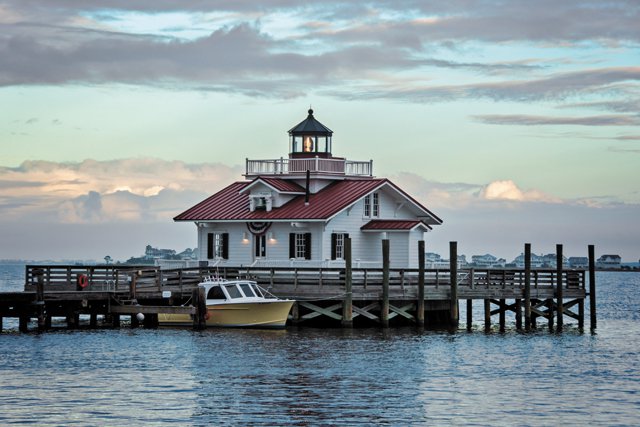 living_travel_manteo_roanoakemarsheslighthouse_MelodyLeckie_rp0418.jpg