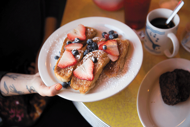 Dine_FirmlyPlanted_821Cafe_VeganChaiFrenchToast_APRIL_GREER_dp0419.gif