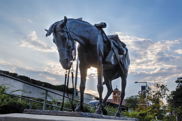 FEA_BosketVMHC_WarHorseStatue_CARLOSBERNATE_rp1019.jpg