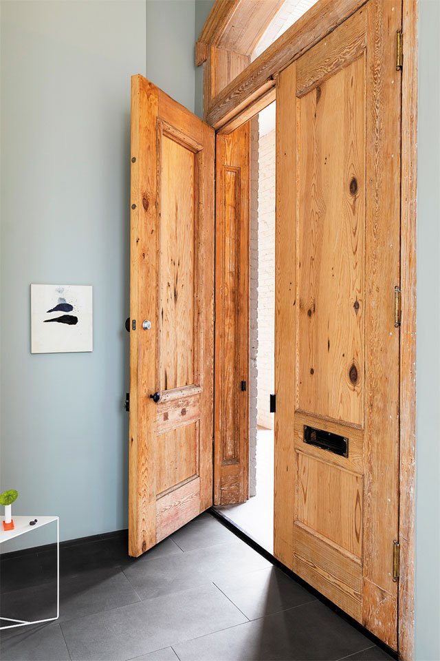 feature_modern_Front-Door-Interior-copy_KIM_FROST_hp0320.jpg