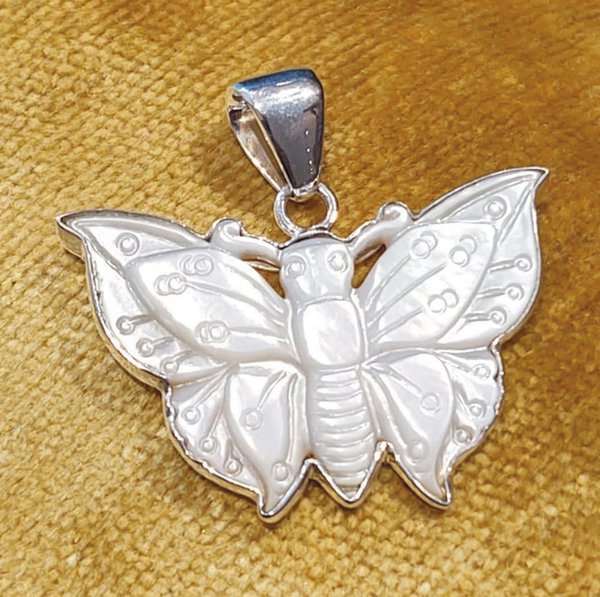 GiveLocal_adv_SterlingBoutique_butterfly_rp1120.jpg