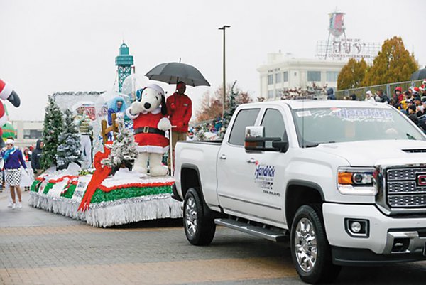 Feature_HolidayTraditions_EVENTS_Dominion Energy Christmas Parade_Caroline Martin Photography_rp1121.jpg
