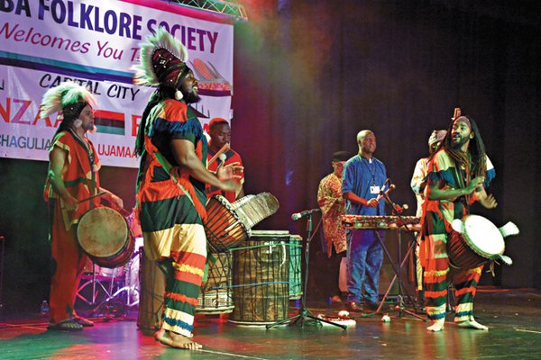 Feature_HolidayTraditions_EVENTS_Elegba Folklore Society_Credit_CharlesWilliams_rp1121.jpg