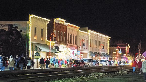 Feature_HolidayTraditions_EVENTS_LightUpTheTracks_Courtesy Town of Ashland_rp1121.jpg