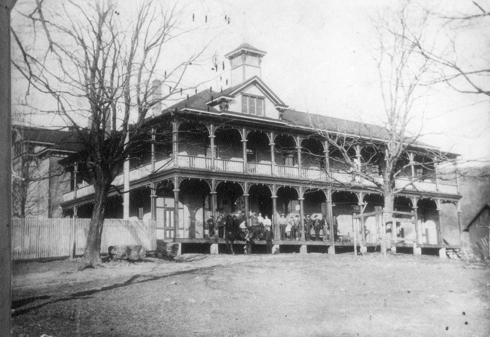 FOB_History_FosterFalls_Oldphoto_COURTESYDRAPERMERCANTILE_hp0724.jpg