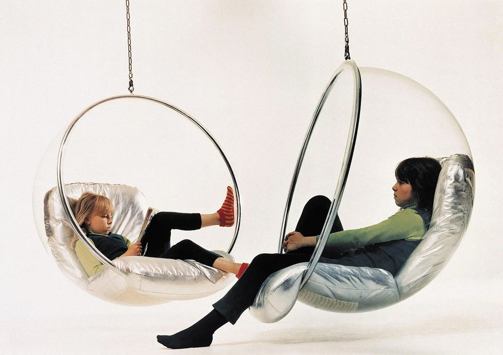 FOB_Classics_Aarnio_BubbleChair1_COURTESY_hp0924.jpg