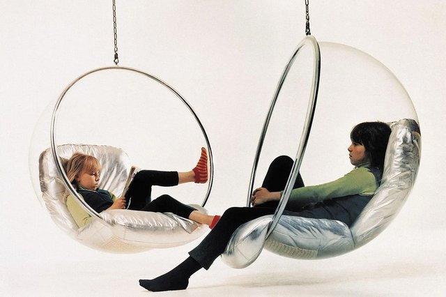 FOB_Classics_Aarnio_BubbleChair1_COURTESY_hp0924_teaser.jpg