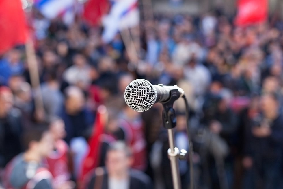 debate-microphone_GettyImages-484767566.jpg