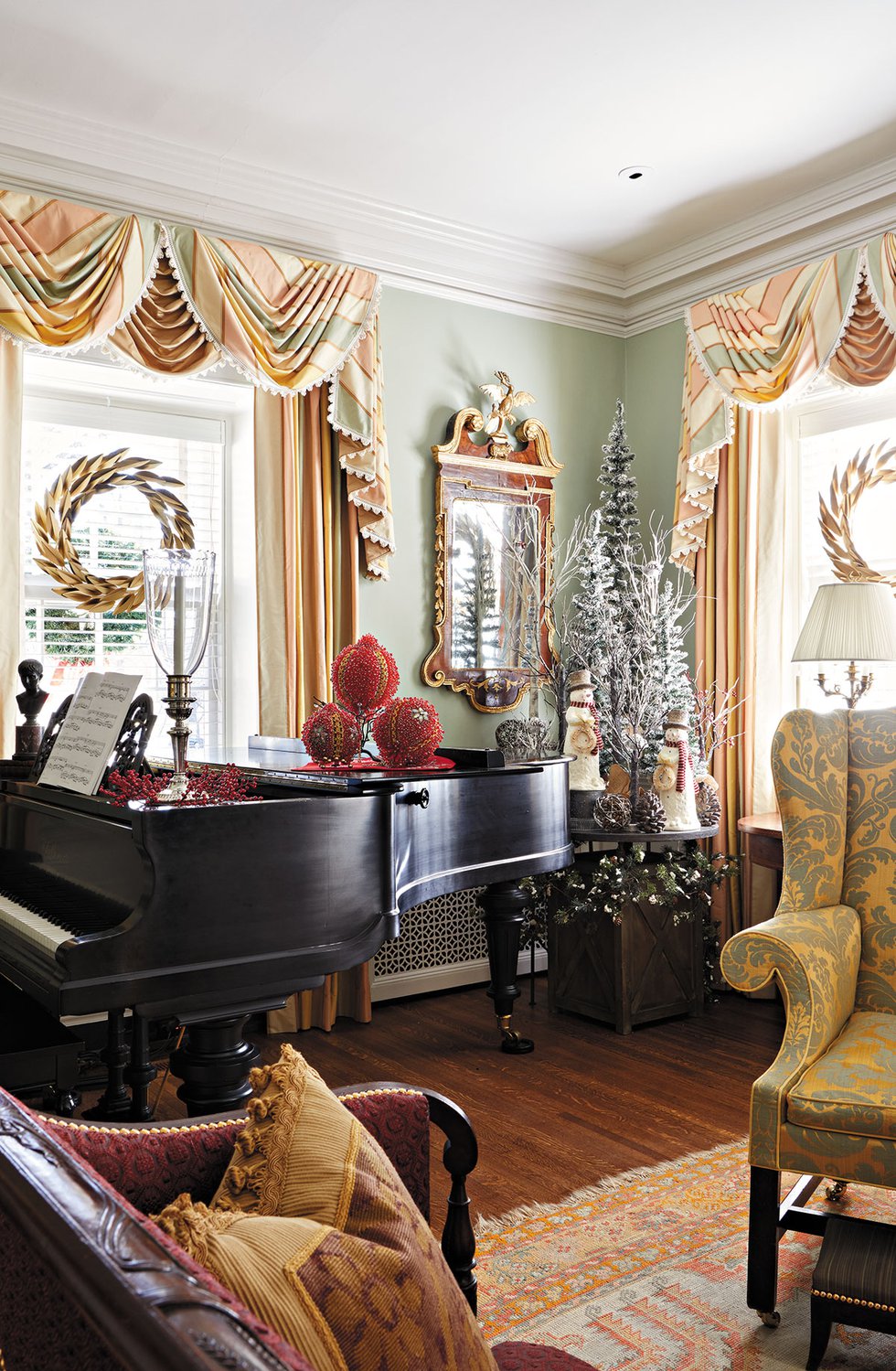 Feature_Holiday_LivingRoom_SARAH_WALOR_hp1124.jpg