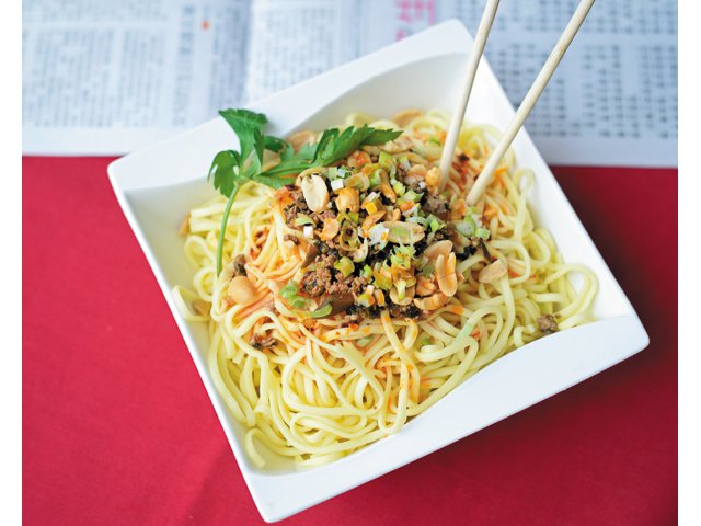 dining_cheng_du_dan_dan_noodles_ASH_DANIEL_rp1115.jpg